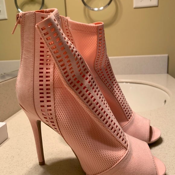 Heels - Picture 2 of 5